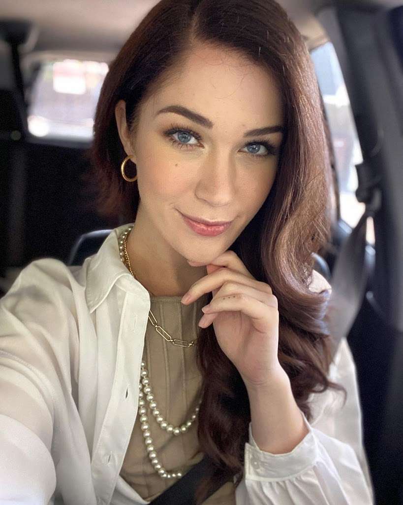 Evelyn claire instagram